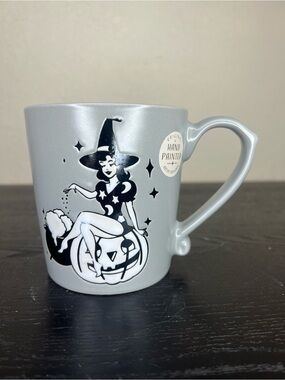 NEW Spectrum Designz Ooh La La Vintage Halloween Witch Pin-Up Girl Mug -Grey